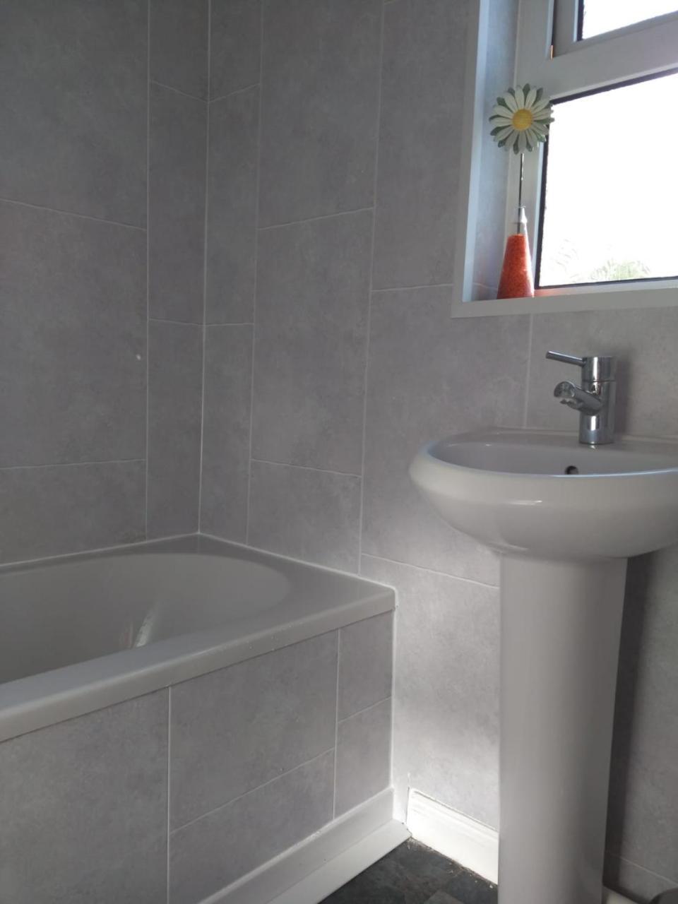 Very Central Location- Free Parking - 2 Bedrooms Belfast Exterior foto
